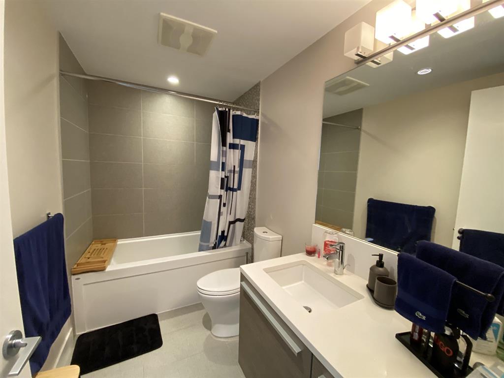 1109 2008 Rosser Avenue Bathroom