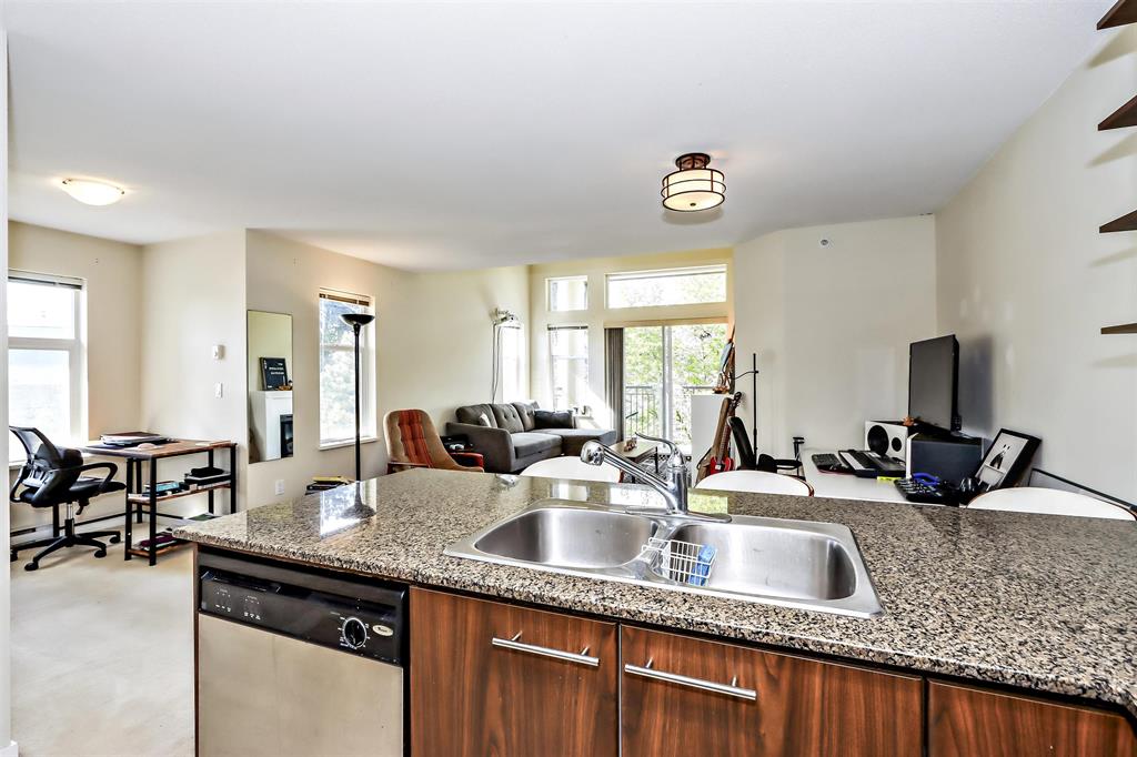 304 4728 Brentwood Drive Kitchen