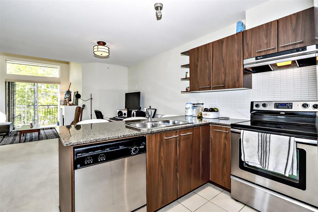 304 4728 Brentwood Drive Kitchen