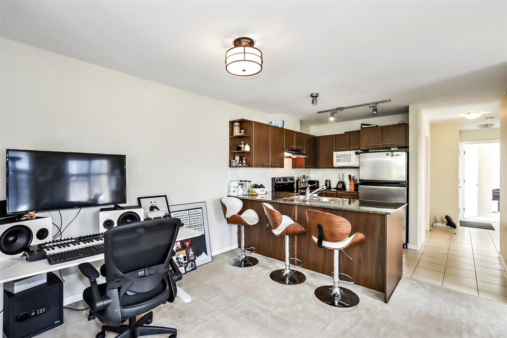 304 4728 Brentwood Drive Kitchen