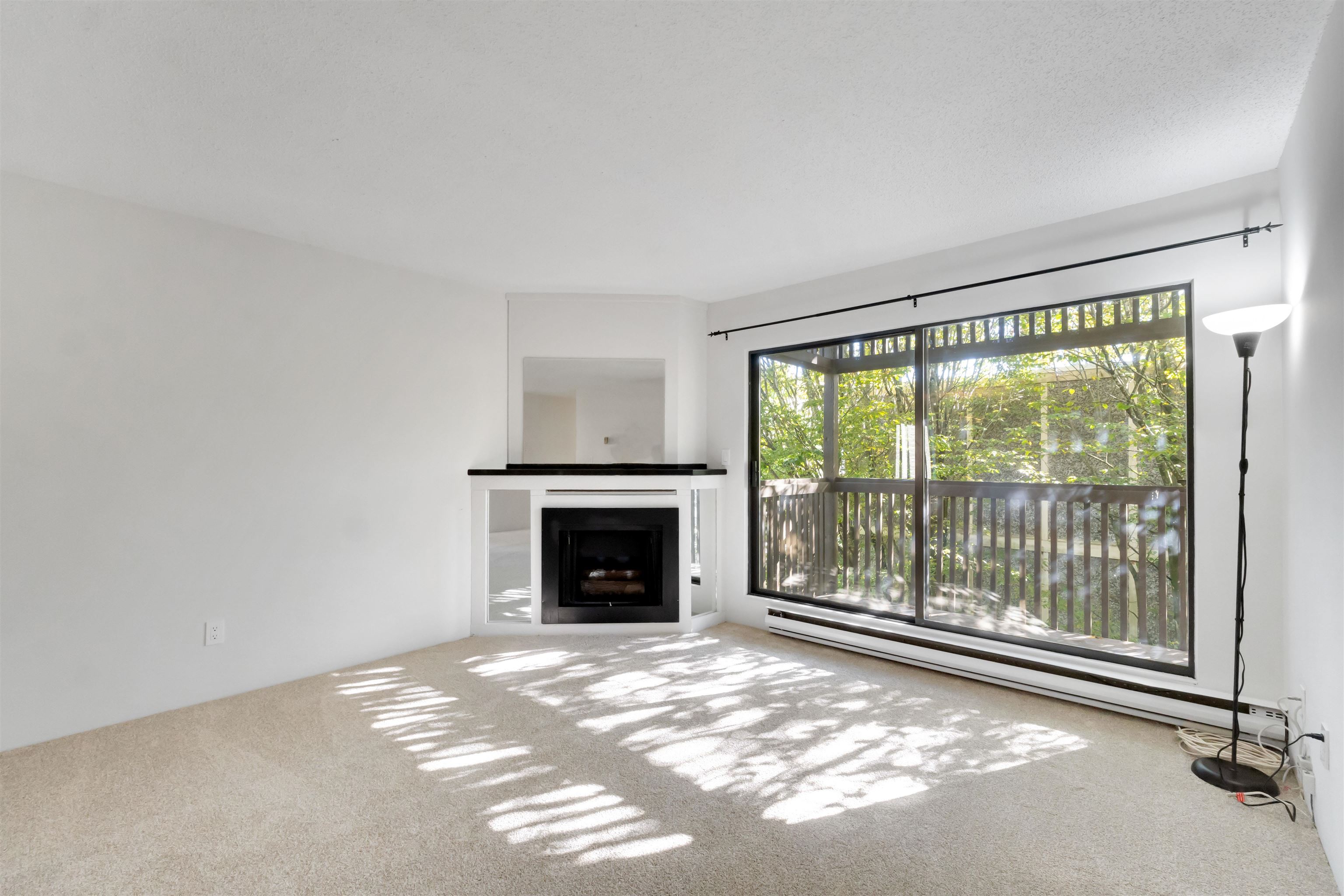 315 13507 96 Avenue Photo 03