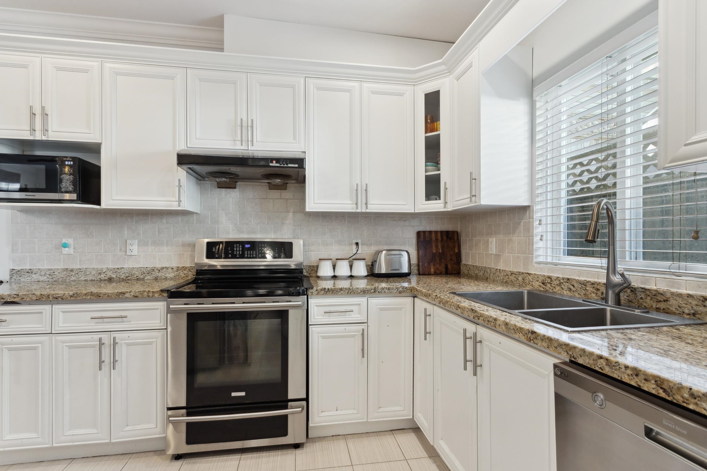 5668 Hardwick Street Kitchen