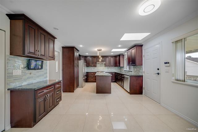 8035 15th Avenue Kitchen