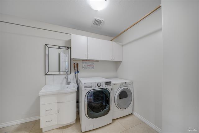 8035 15th Avenue Laundry