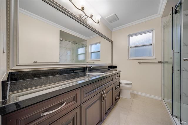 8035 15th Avenue Bathroom